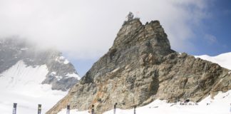San Antonio’s Tony Parker plays pick-up game on glacier in Swiss Alps