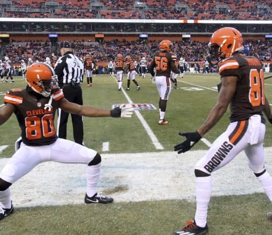 Christmas Miracle: Browns top Chargers for first win of the year, avoid 0-16 season