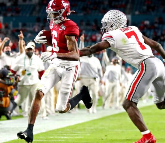 No. 1 Alabama Defeats No. 3 Ohio State, 52-24, Wins 2021 National Championship